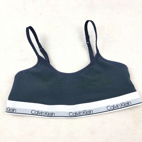 Girls Calvin Klein unlined sports bra in black Size 6 /6X - Picture 1 of 3